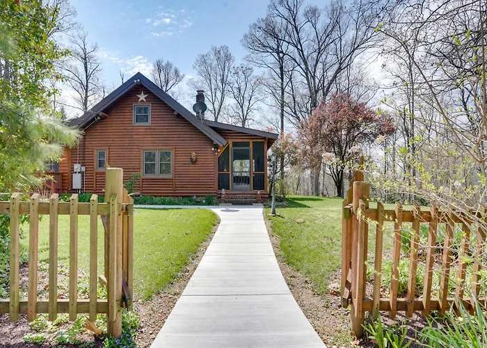 Peaceful Luray Cabin With Hot Tub, Deck And Fire Pit!