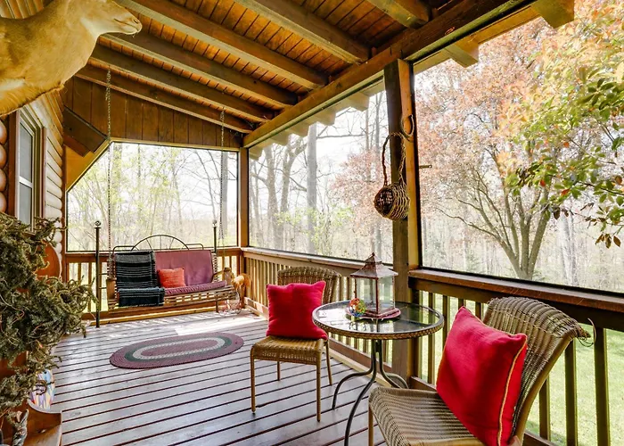 Peaceful Luray Cabin With Hot Tub, Deck And Fire Pit!